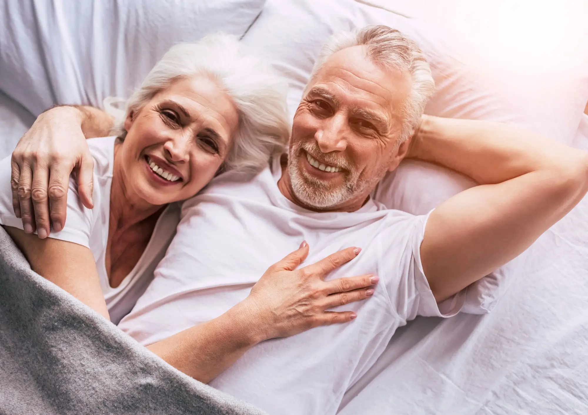 senior couple Rehabilitacja erekcji u pacjentów w różnym wieku - skuteczność działania